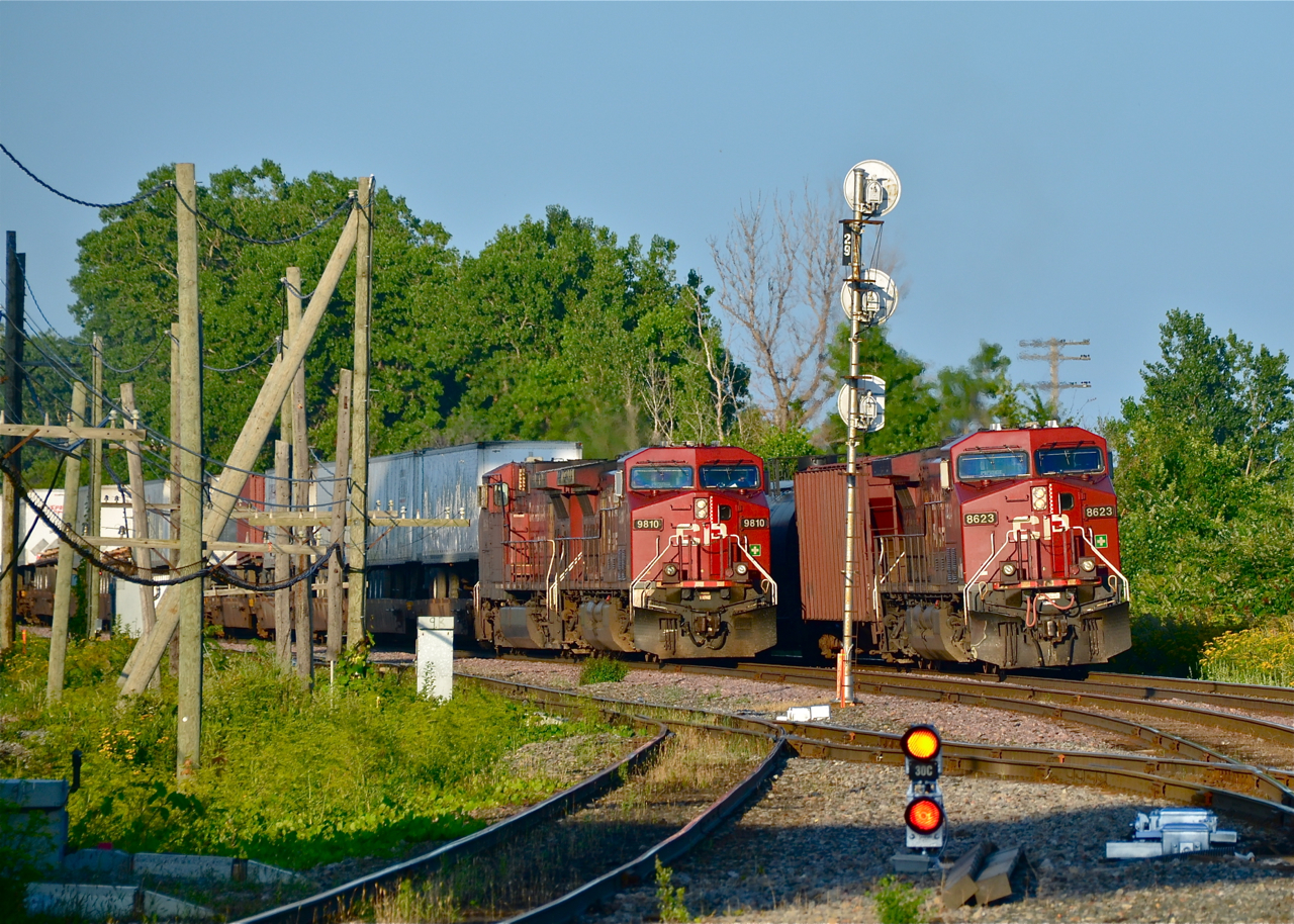 AC4400CW's coming and going. At left is CP 133 (the westbound Expressway) with two AC4400CW's (CP 9810 & CP 9569) and at right is the tail DPU of CP 608 with another AC4400CW (CP 8623). CP has 447 AC4400CW's, so meets like this are quite common. In the middle the dwarf signal is showing a yellow signal for a third train which will show up in a few minutes, CP 142. It will also have a CP AC4400CW leading!