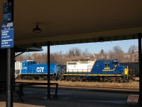 RLK 4003 - CEFX 1569 paused in the yard at Brantford after returning from Ingenia with 5 cars