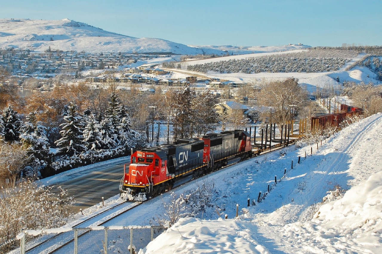 CN nos.5441 & 5475 have started eastwards down the Lumby sub and will soon be dropping their empty cb cars in Lavington.