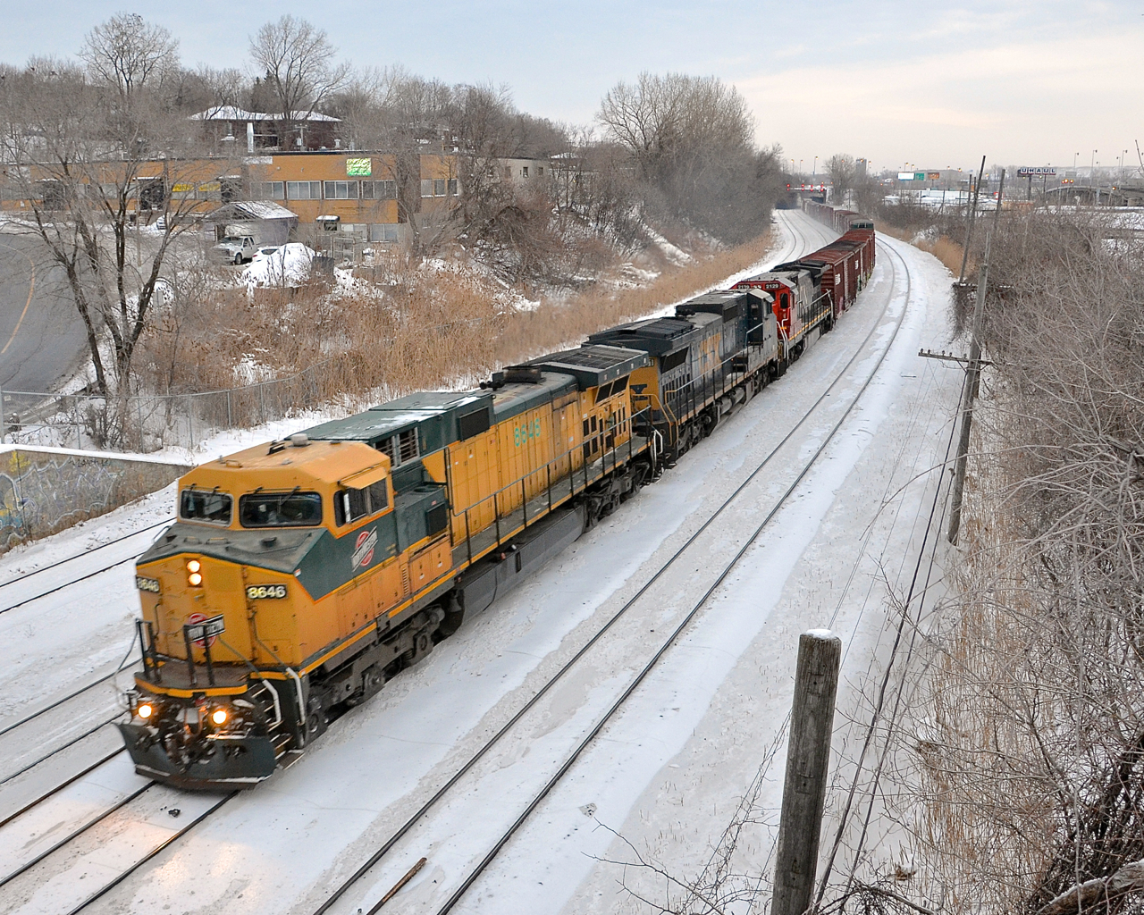 C&NW in Montreal?! The Quebec railfan world has been abuzz since Friday when word came that CP 931 had a CNW leader. Fifteen minutes after sunrise, and now numbered CN 529 and on CN rails, it heads west through Montreal West with CNW 8646, CSXT 7681 & CN 2129.