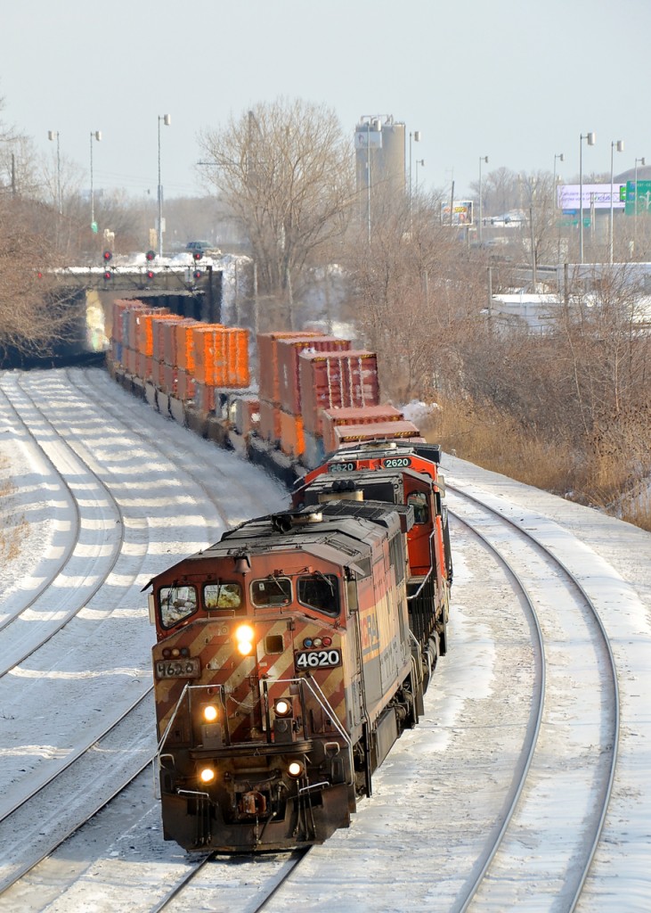 A late CN 149 departs Turcot West after doing some switching with BCOL 4620, CN 2502 & CN 2620. Notice the mismatched numberboards on the leader.
