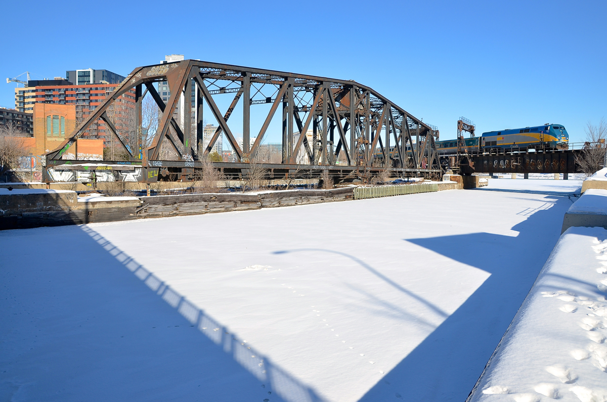 VIA 55 is being led by VIA 905 as it crosses the Lachine canal.