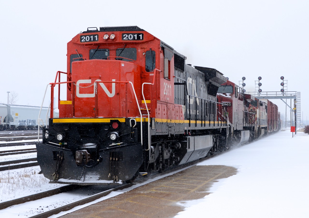 X332 barrels into Sarnia with CN2011, a dead CP9585 and a low on fuel BCOL4605.