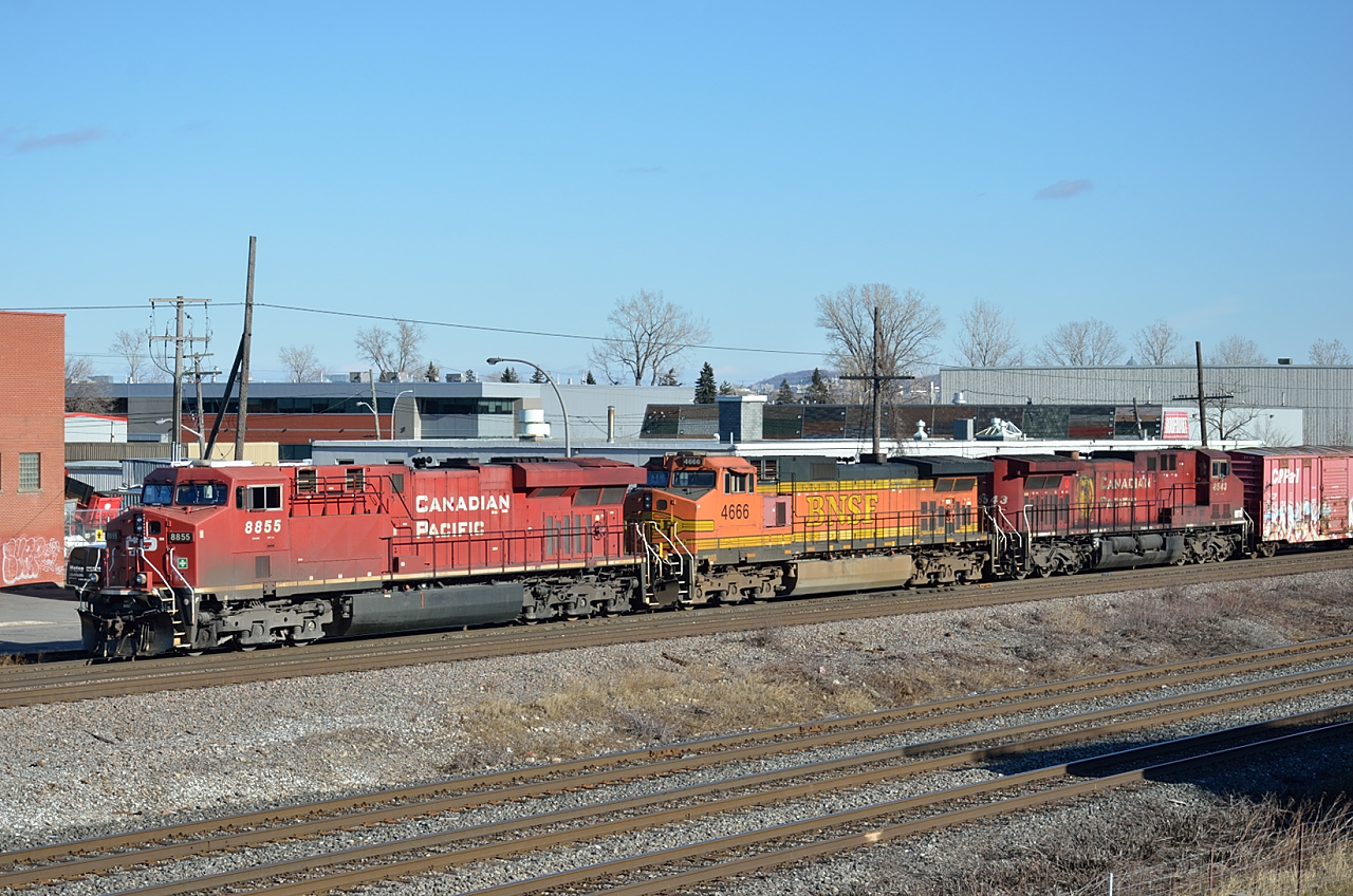 2014 was the "Year of Foreign Power".  Many foreign "visitors" did not make it east of Toronto.  But some did, such as BNSF 4666, shown here.