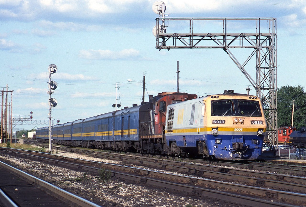 The "after dinner" train, we called it; VIA #77 stopped at Burlington West station facing westward. Good late sunshine in the summer. Rather unusual power combination tonight, VIA 6919 and CN 4360. The LRC is history, the GP rebuilt to CN 7254 some years ago. Back when I was a scrawny trainwatcher, Burlington West was the community of Freeman. Like most villages in the area, it has vanished.