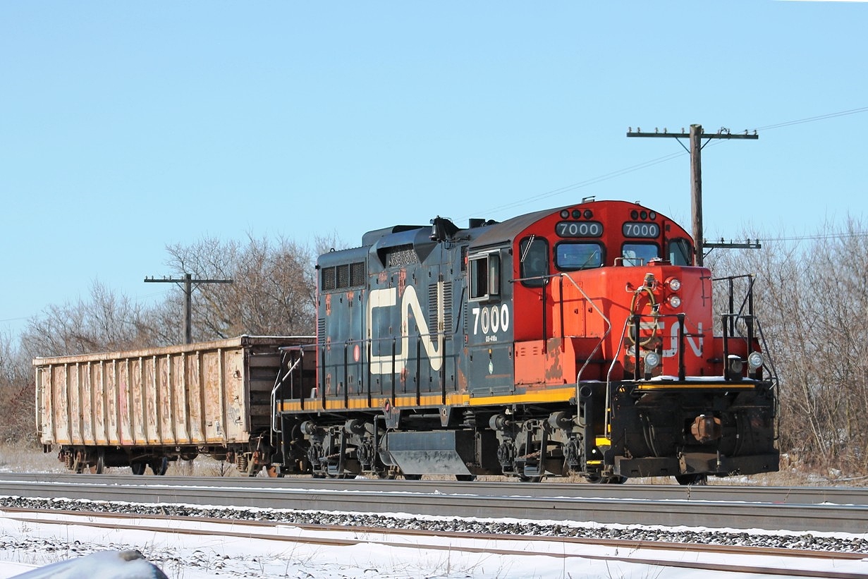 CN 7000 arrives from Brantford pushing one gondola into the yard before returning light engine.