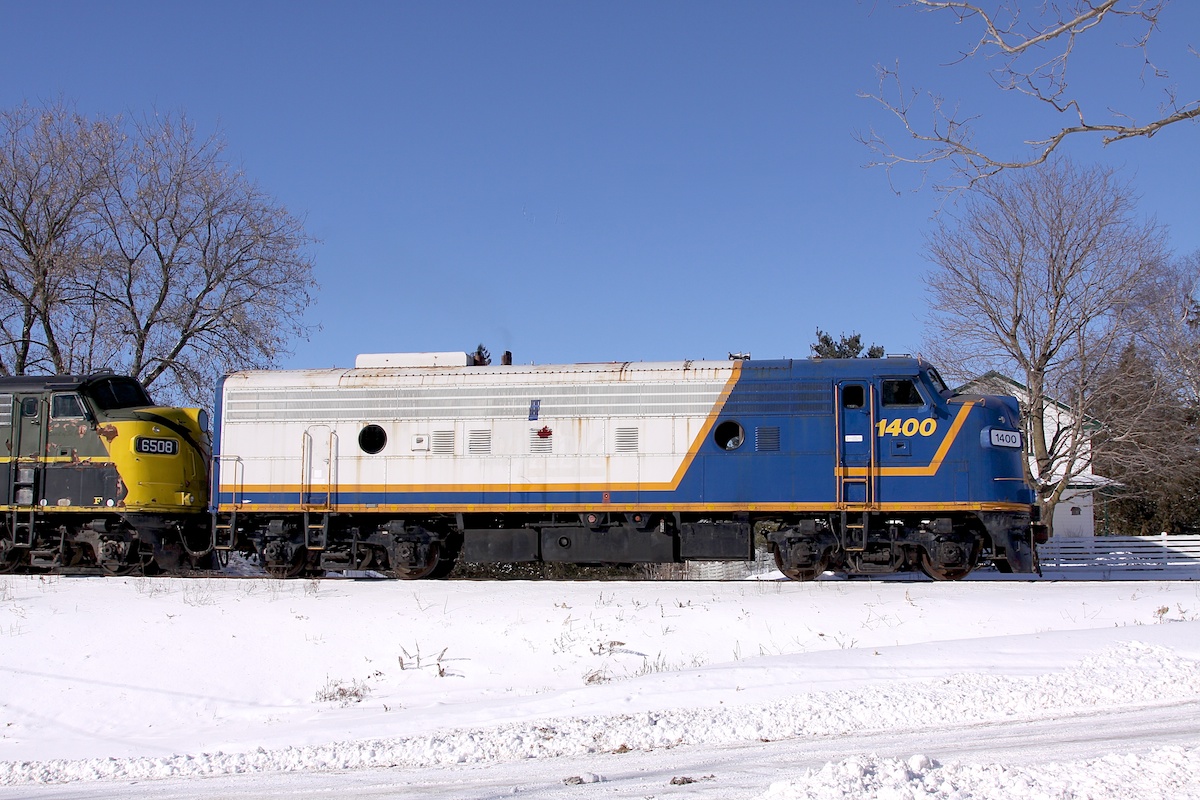 1400 leads 6508 and 1401 towards Woodstock.