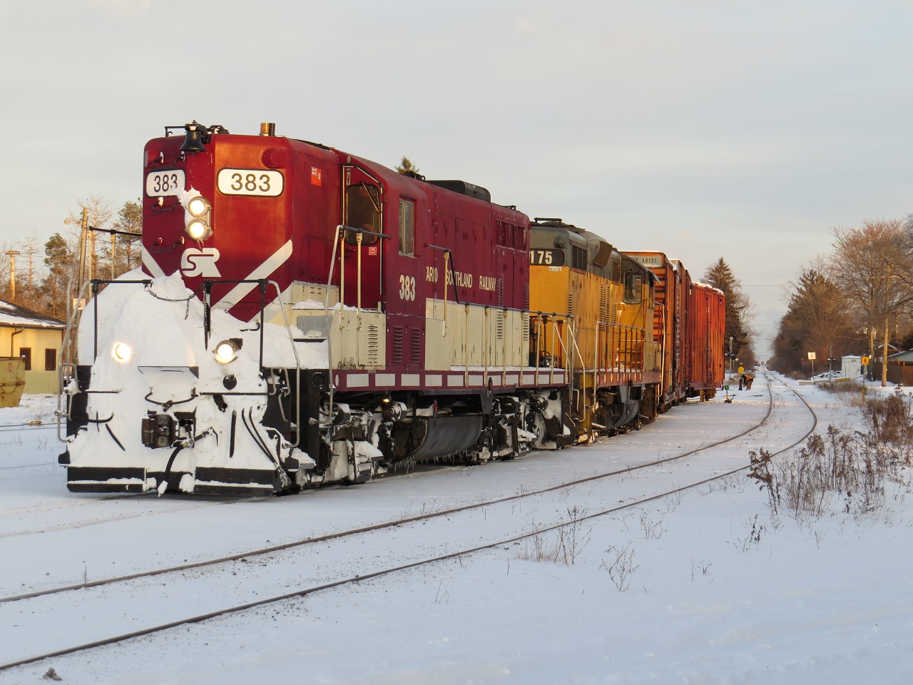 Minutes after CN L584 cleared the Paynes Sub, OSRX wastes no time getting to the yard.