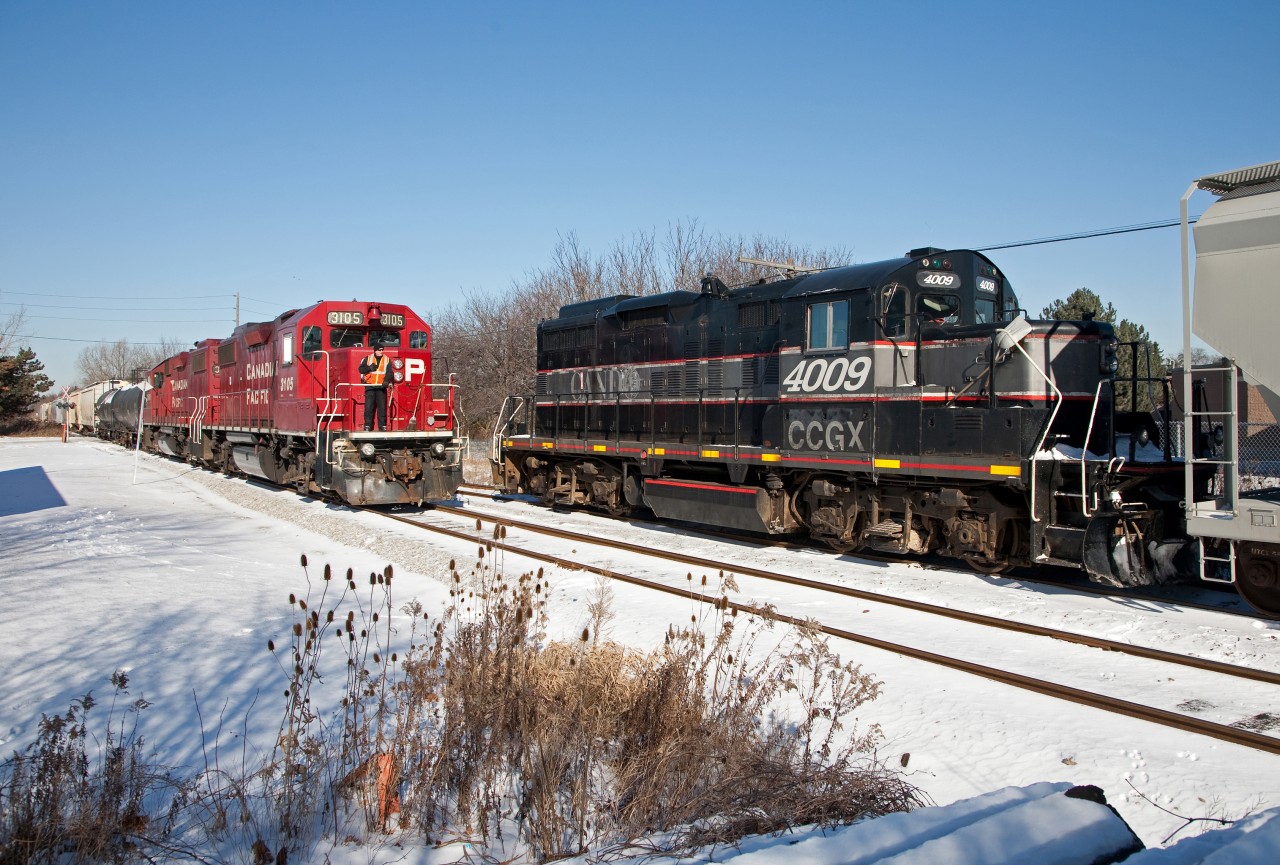 Space is often limited at Streetsville Junction, and quite often some good juggling goes on between the CP and OBRY crews.
Jan 13 was no exception.
With Streetsville already plugged, and OBRY arriving with 11 empties, a quick plan was devised between the crews.
OBRY left the 11 well north of the Alpha Mills crossing, then re-marshalled the outbound cars to get DG's and Vulsay cars on the tail-end while the CP crew finished lunch down by the already full "pig pen",
Once completed and OBRY was tucked into the interchange, the T24 crew came north, grabbed the 11 and headed south.
Once the domain of 8200's, 3105 and 3106 have become regulars on the Streetsville.
Perfect weather made for a colourful "branchline meet".