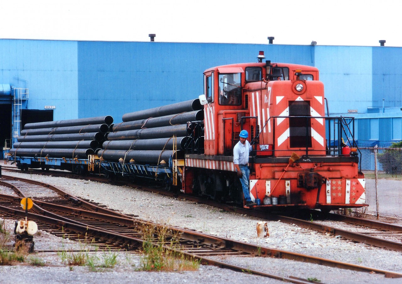 Not long before what I consider "The Great Liberal Dismantling" of Ontario manufacturing, there were industrial switchers operating in oh so many companies in the province. At least a half dozen just in Welland. An example is this former Page Hersey #7 (Stelco)unit working at what was at the time Welland Pipe Co. This business folded in 2003 and became Universal Resource Recovery in 2006. There is still trackage there operated under Martech Rail Services; I have noticed a lot of railcars on the property. Connection from this plant on Rusholme Rd to CN was made over at CN Southern Yard, about a mile east on the Stamford Sub.
