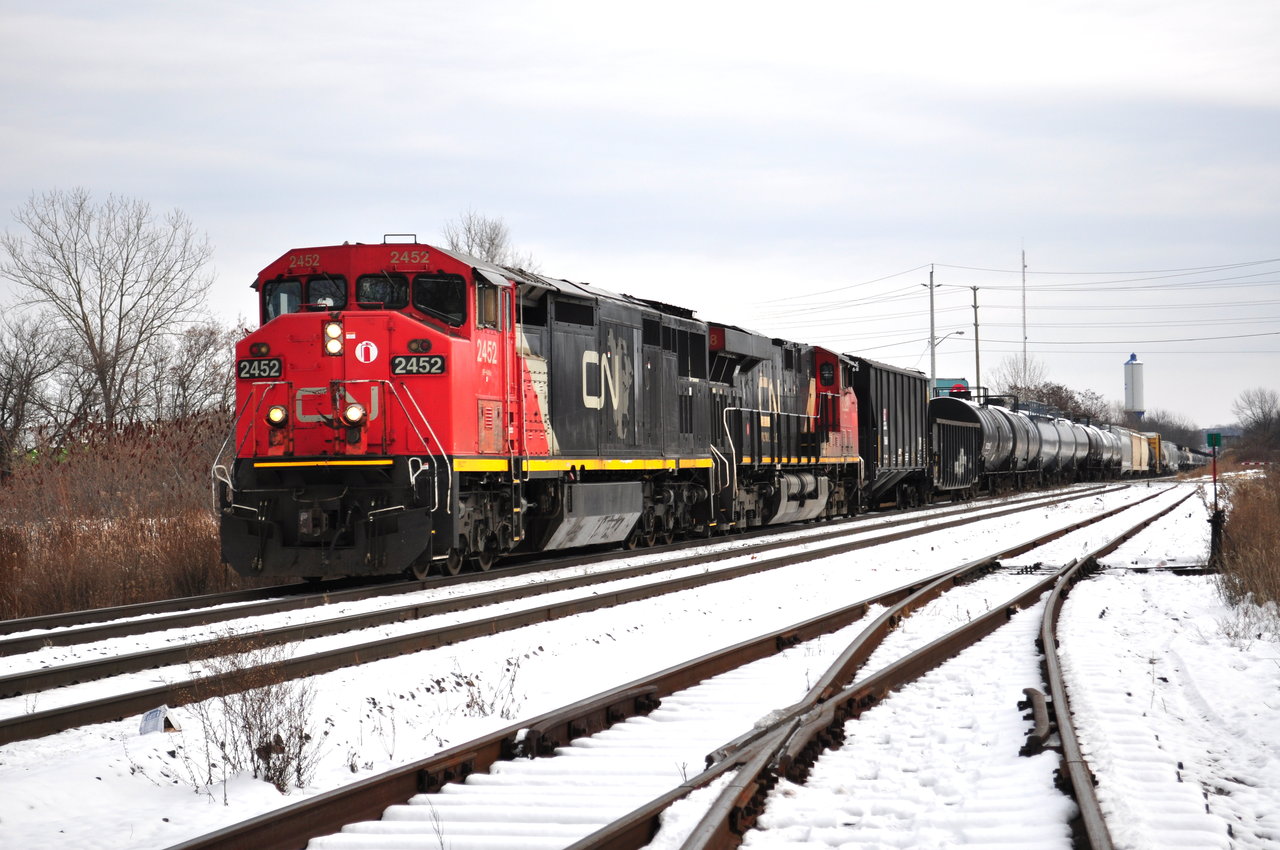 CN 331 slowly enters the Merritton Junction on a chilly November morning.