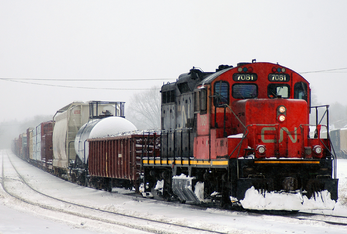 CN 7081 provides a shove out of town to a rather delayed M38531 04