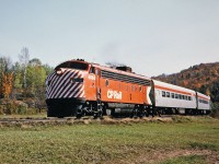CP 4068 performs a runpast on a Montreal to Labelle fall foliage excursion.