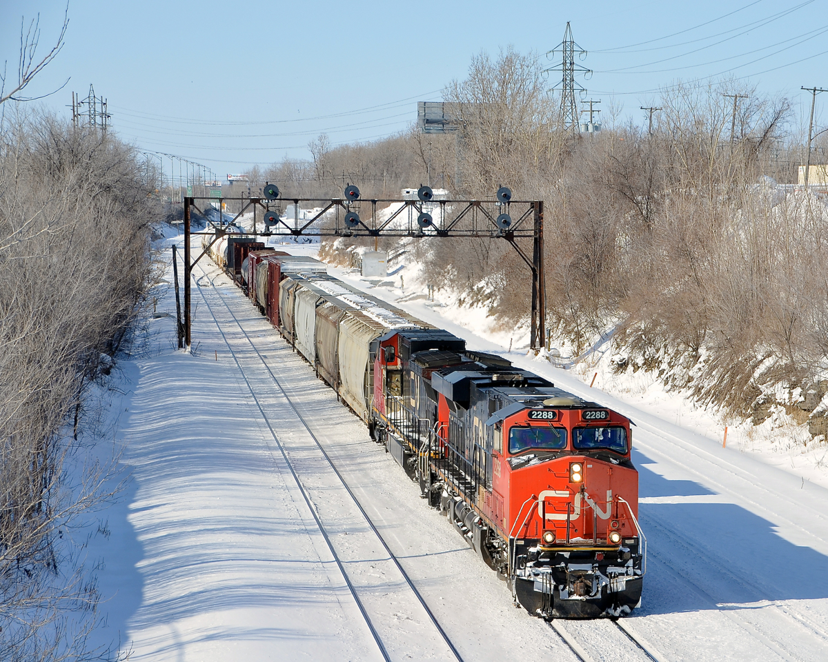 CN 2288 and CN 2162 exit Taschereau Yard with a short and quite late CN 430 for the Becancour sub.