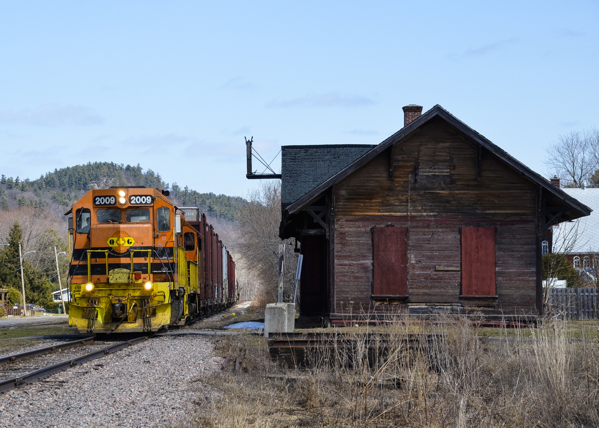 The Quebec Gatineau train for Thurso passes the boarded-up ex-CP Calumet Station. It has a pair of geeps (QGRY 2009 and 2502) and 14 cars. Thanks to Ken Goslett for driving and choosing the spots, as this was my first time shooting this scenic line.