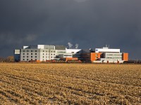 CN 331 heads west past the St. Catharines General Hospital under threatening skies. Expecting it to have CREX 1407, I found out it was picked up by CN 422. I was furious to say the least, however its not all negative. A pair of zebras, CN 2409 and 5516, unstained by additional motive power is not bad either. 