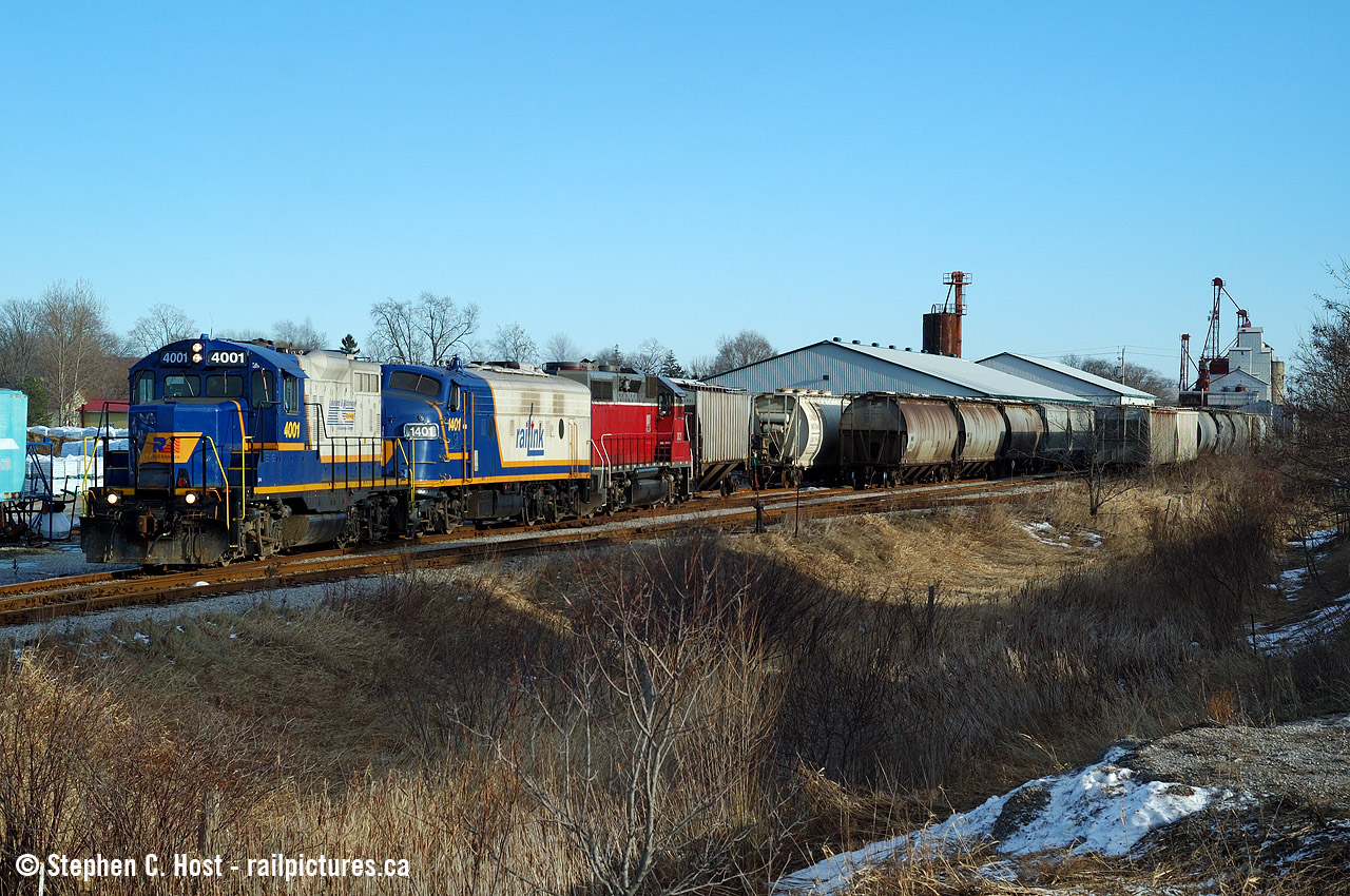 Remember these days? RLK 1401, presently a superstar over at Ontario Southland Railway toils in relative obscurity on GEXR back in 2006. 581 heading west in a late day move to Goderich, switching customers all along the line.