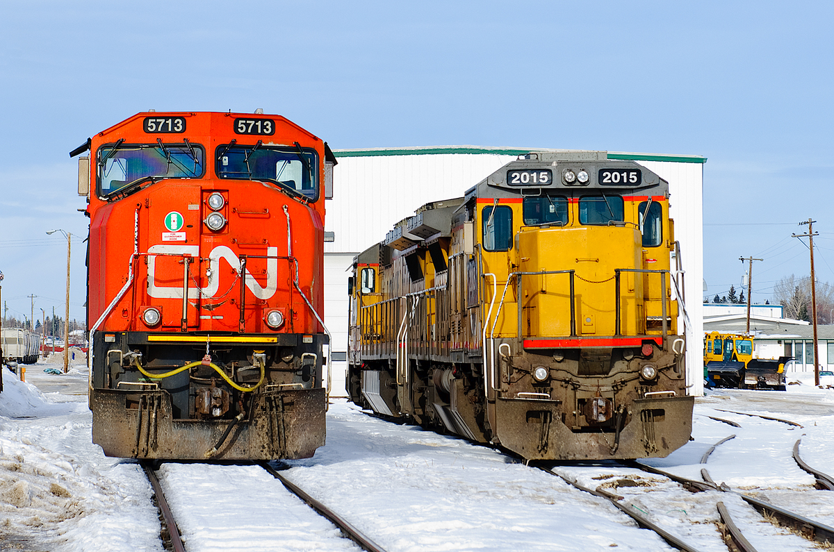 CN SD75I 5713 and CN C40-8s 2015-2019 idle outside of the "locomotive shop" (if you will) in Grande Prairie, AB in mid February. 2015 and 2019 still wear their previous owners colours and may do so for a while if they're kept up here in yard/local service.