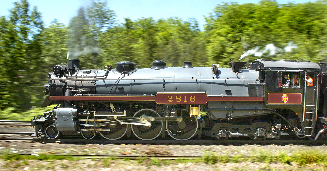 CPR 2816 doesn't appear to be working very hard as it climbs the Niagara Escarpment, just east of Campbellville.   It was on its way to Hamilton with an employee special train in June of 2004, part of a national tour for the recently restored Hudson, built by MLW in 1929.