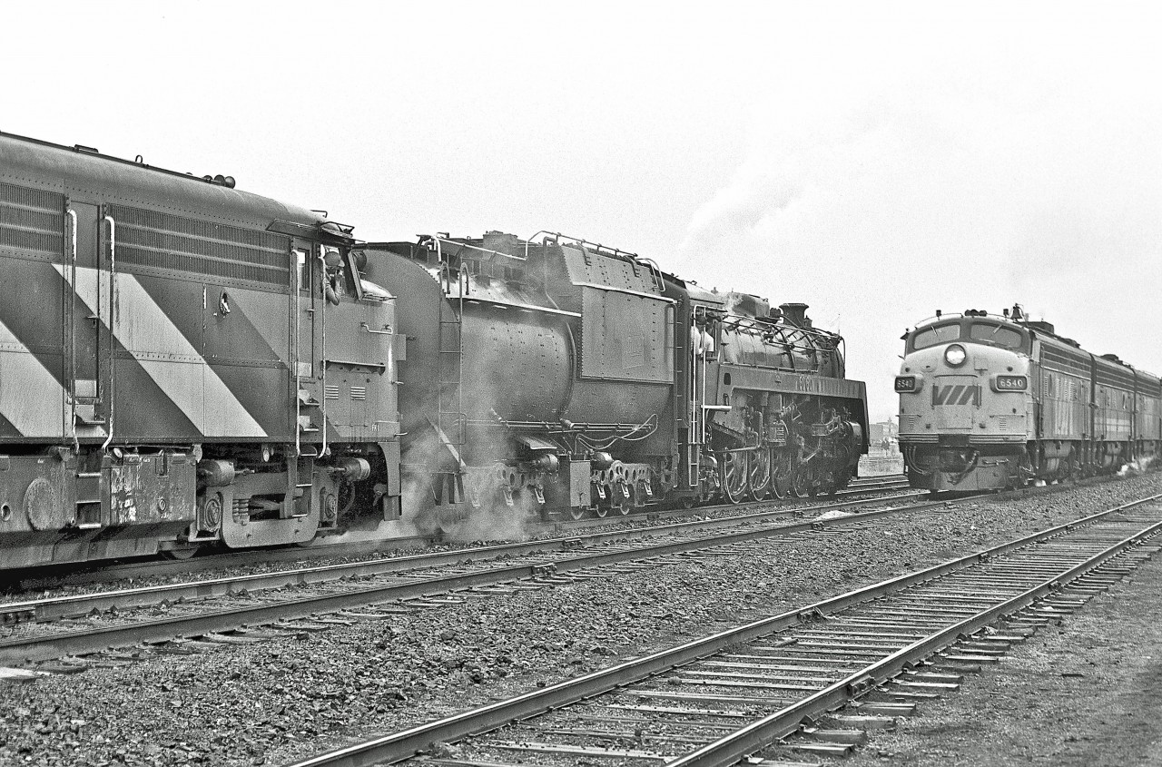On this dreary day in 1980, #6060 was paired with FPA-4 #6785.  All hands were on deck for this meet lead by FP9A #6540 (built in July 1958).
