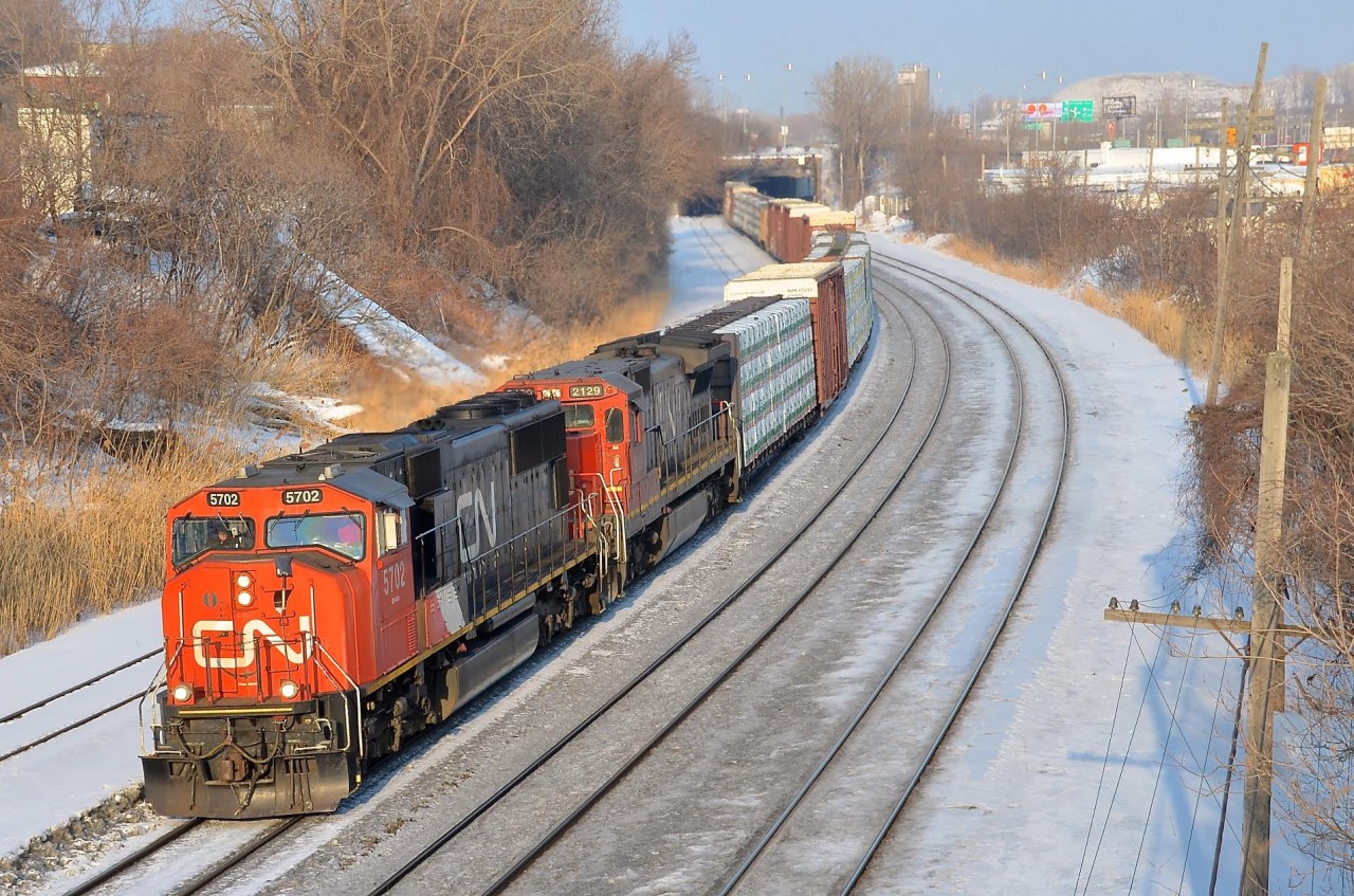 CN 401 with CN 5702 and CN 2129 is westbound towards Taschereau Yard where this train will terminate.
