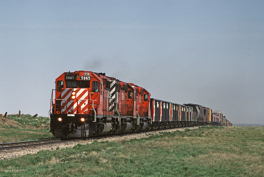 CP Rail SD40-2 5965 leads southbound train #979 from Calgary to Lethbridge near Champion, Alberta.