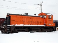 HBIX 9359, leased for years to Oxy Vinyls in Thorold/Port Robinson, is now homeless after being replaced by a SW1000 leased from LTEX. 9359 is presently stored in Southern Ontario Railway's Stuart Street yard in Hamilton, ON. The SW1200 was built for the Pennsylvania Railroad. 
