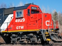 GTW 4929 was the fourth unit on CN M38331 20 out of Mac Yard when the welds failed around the draft gear behind the pilot as they climbed Copetown Hill. The end result is shown after the unit was set out on the south service track and left idling away till they come with a decision on what to do with the unit. 