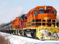 SOR 595 with RLHH 3404 (ex-PC 6260) - NECR 3840 (ex-PC 7904) - RLHH 3403 (ex-CP 5516)pull's up to Stanley Street with 92 tanks