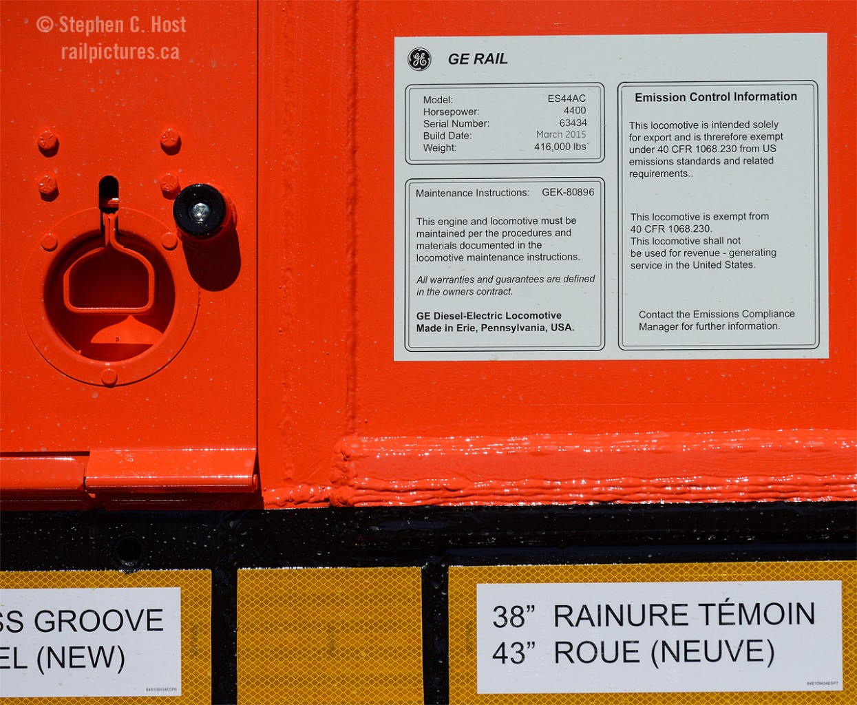 An interesting detail - note the exemption and export notice on the right side of the 'builder sticker' of CN 2969.
Why is it that EMD is not able to perform similar manufacturing for export for Canada. Would EMD not be desperate for some business given the lack of Tier 4 availability? Discuss below.