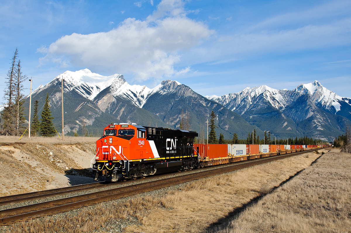 Making its maiden trip west, brand new CN ES44AC 2949 guides Q111's train onto the north track at Henry House.