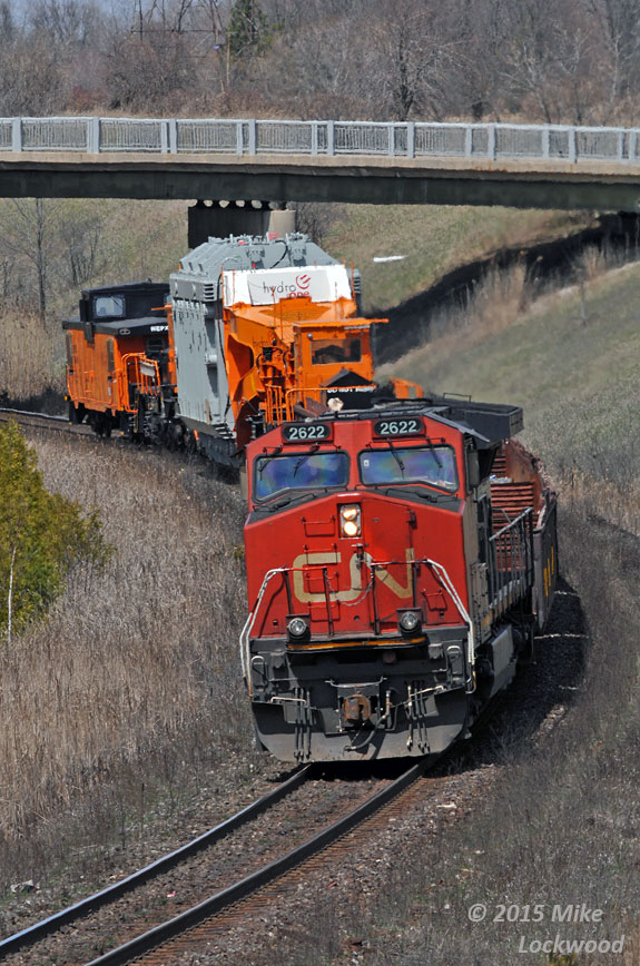 Dynamic brakes whining, CN 2622 eases L350's train down the hill through Beare, nearing the end of it's (geographically) short run from Hamilton, Ontario. Love that van! 1244hrs.