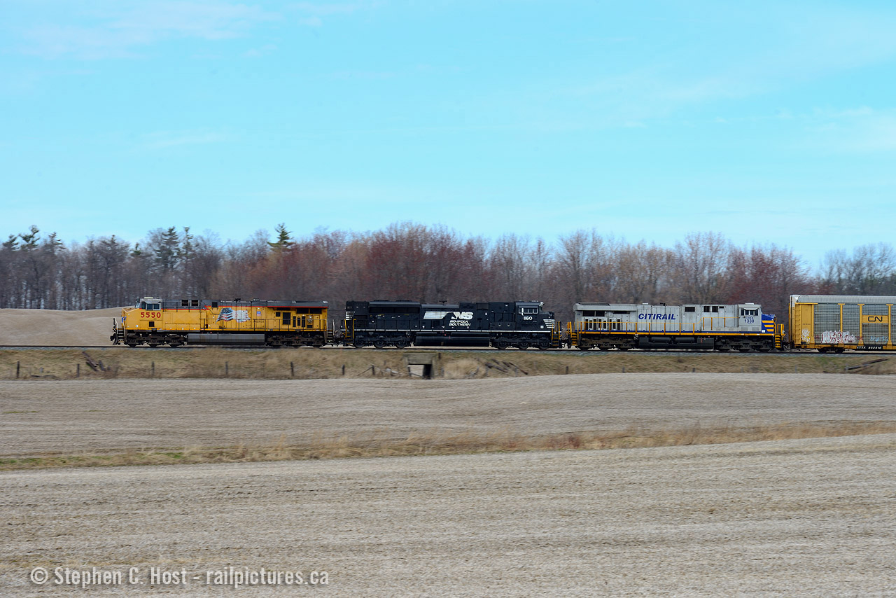 For the foreign power people - here's a lunch that you can chow down on. A sandwich of no less than three distinct locomotive liveries, and no Canadian content to be seen other than the first autorack.

Not really my cup of tea from a photography point of view but lash-ups like this don't happen every day..