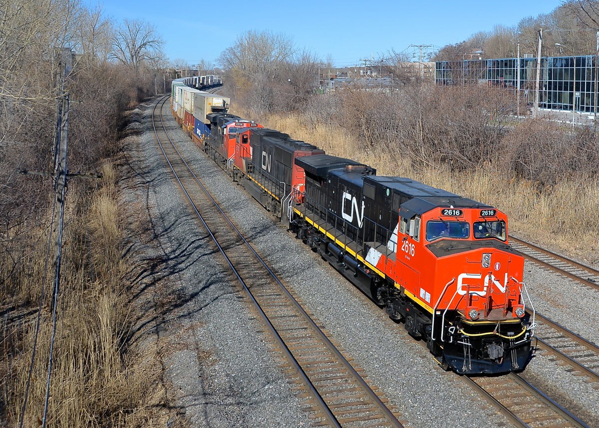 CN 120 is eastbound through Ville St-Pierre repainted Dash9-44CW CN 2616 leading CN 5712 & CN 2314.