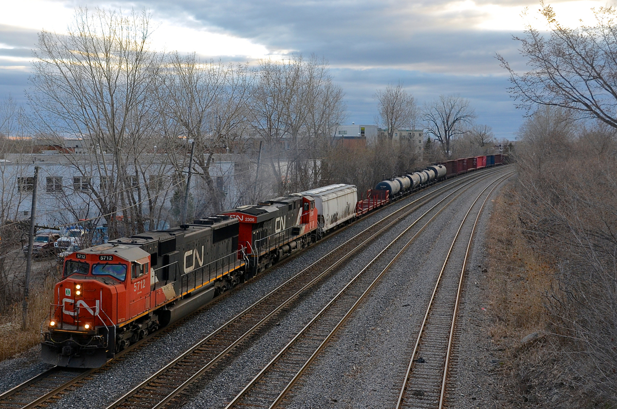 CN 5712 & CN 2306 head east with CN 400 about an hour before sunset.
