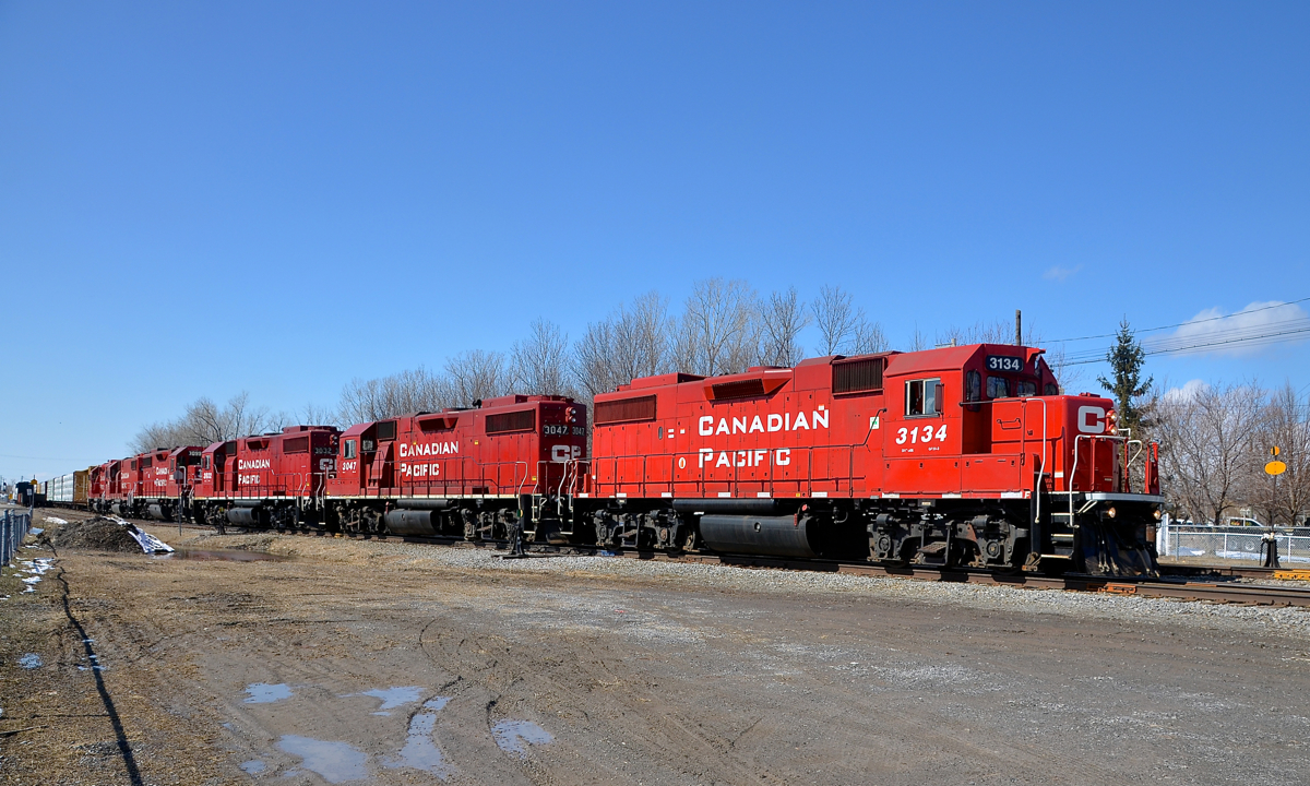 The Delson turn was switching the Delson Yard with a whopping 6 GP38-2's this afternoon (CP 3134, CP3047, CP 3032, CP 3099, CP 4401 & CP 3124).