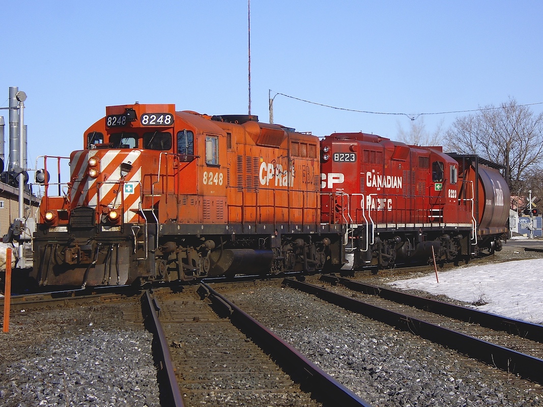 Two GP9u engines bring a short train into Lambton Yard via the Mactier Sub connecting track.