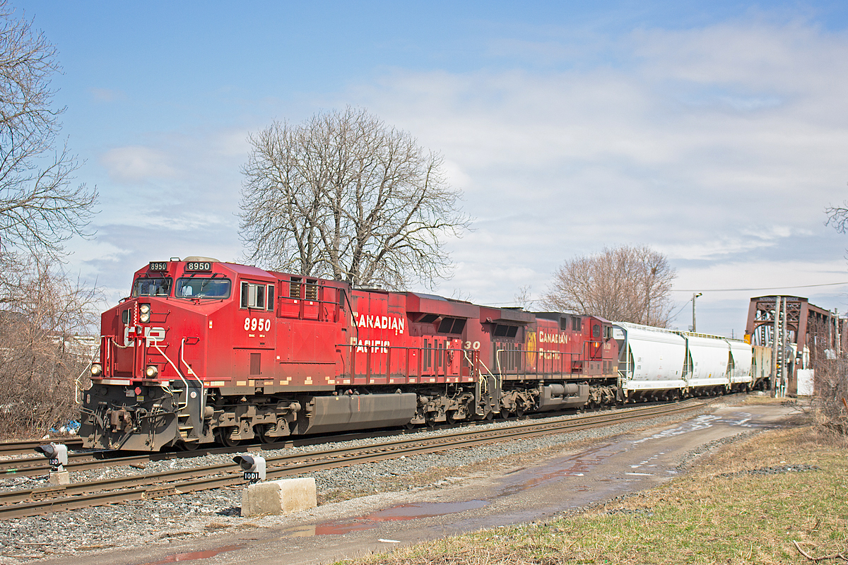 CP 255 creeps over the International bridge into Canada with a pair of toasters for power. Rounding the corner, and ready to return to the U.S at this very moment is NS H3R, which will momentarily wait for 255 to clear the bridge. 255's will soon diverge onto the CP Hamilton Sub. Its next stop is Welland, and it will continue to Windsor from there.