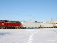 496 heads to Ingenia with NECR 3840, 2 hopper cars and RLK 4003 bringing up the rear