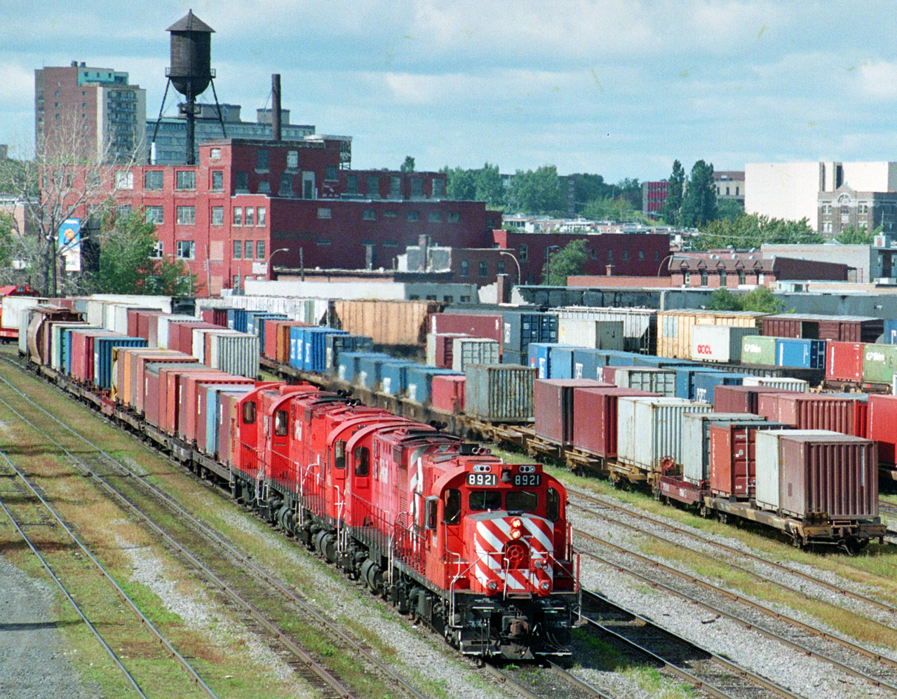 Heading through Hochelaga yard to the Port of Montreal, a transfer freight is led by CP 8921, the unique MLW RSD17.