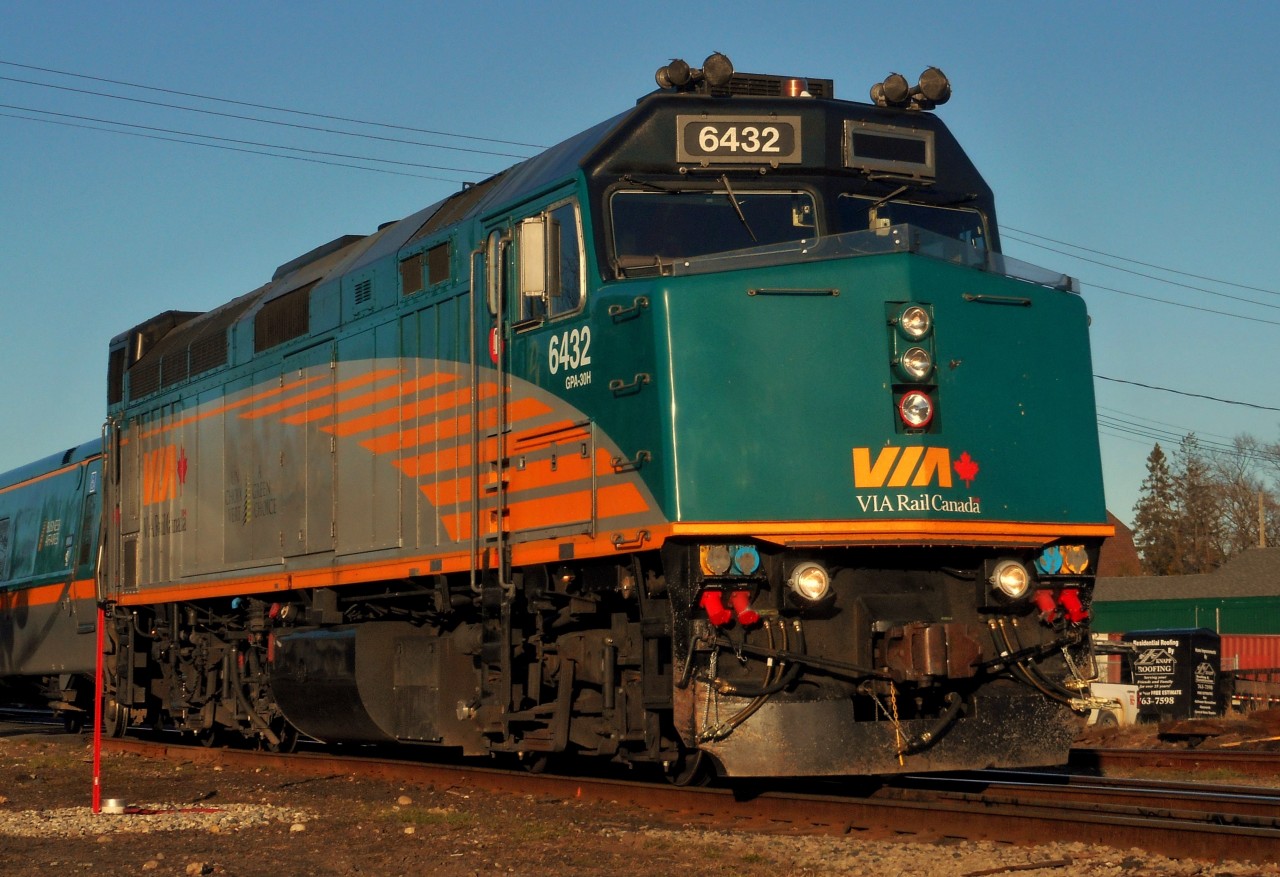 VIA 6432 heads train 87 into the sunset. Anybody know why the number board on the conductor's side of the unit is covered?