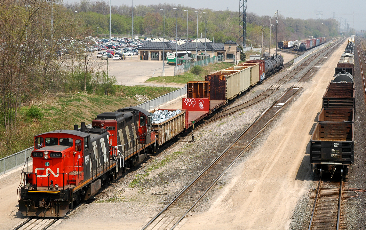 CN 551 departing Aldershot for Hamilton with CN 1444 - CN 4115 and 12 cars