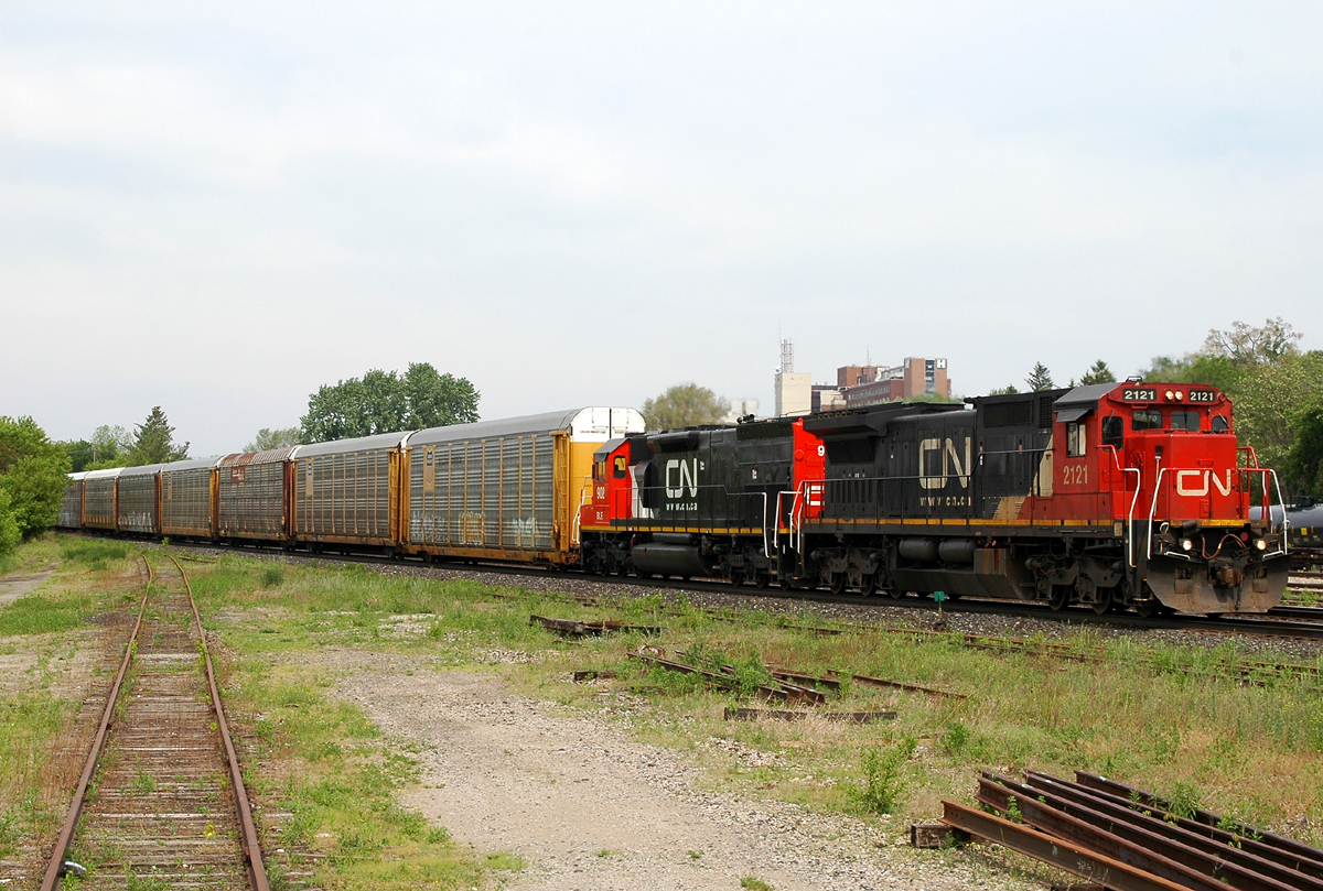 CN 2121 - BLE 902 (freshly painted in CN red and black)lead 91 cars on CN 332