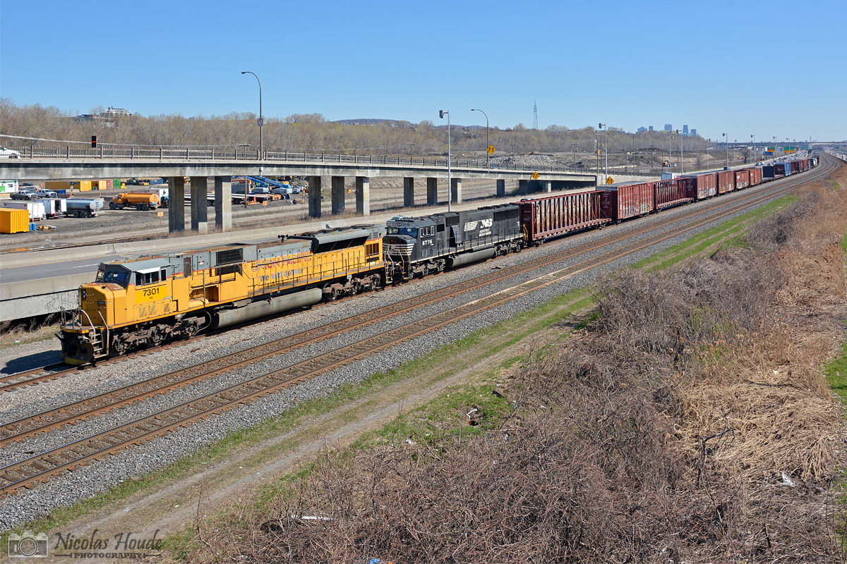 NS 7301 (Ex-UP 8073 EMD SD9043MAC) and NS 6776 (Ex-Conrail 5523 EMD SD60M) lead CN 529 as it approaches Turcot West. NS 7301 was bought in September 2014 from Union Pacific, and still has UP colors.