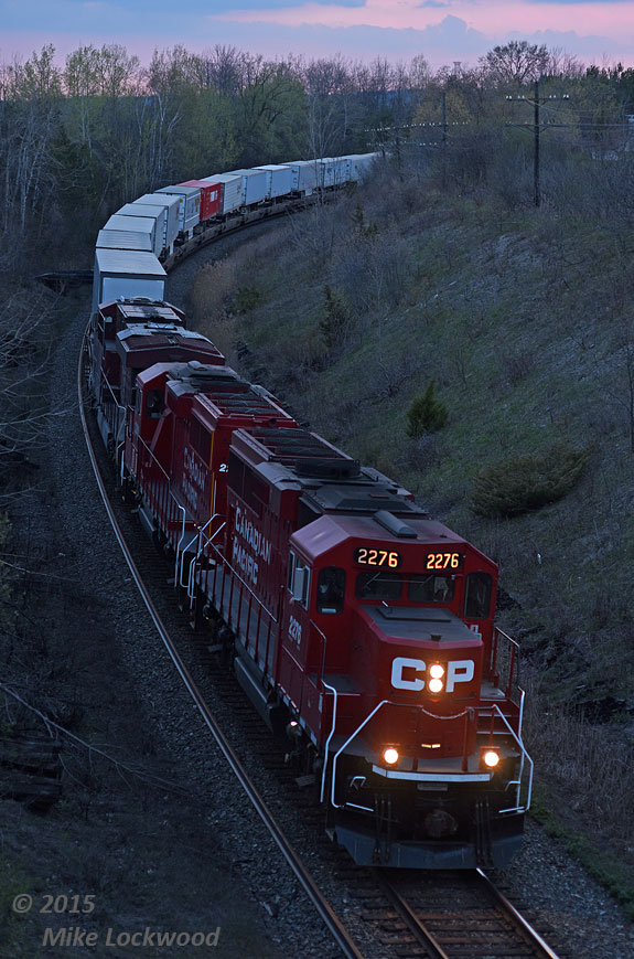 Running about 10 minutes behind CP 118 and preparing to take the siding at Whitby for a meet, CP 2276, 2256, and 8704 lead 132's train through part of the S-curve at MP 183. Yes, they're using GO20ECO's on the eXpressway, second time I've seen this pair on it in the span of a week. 2019hrs.