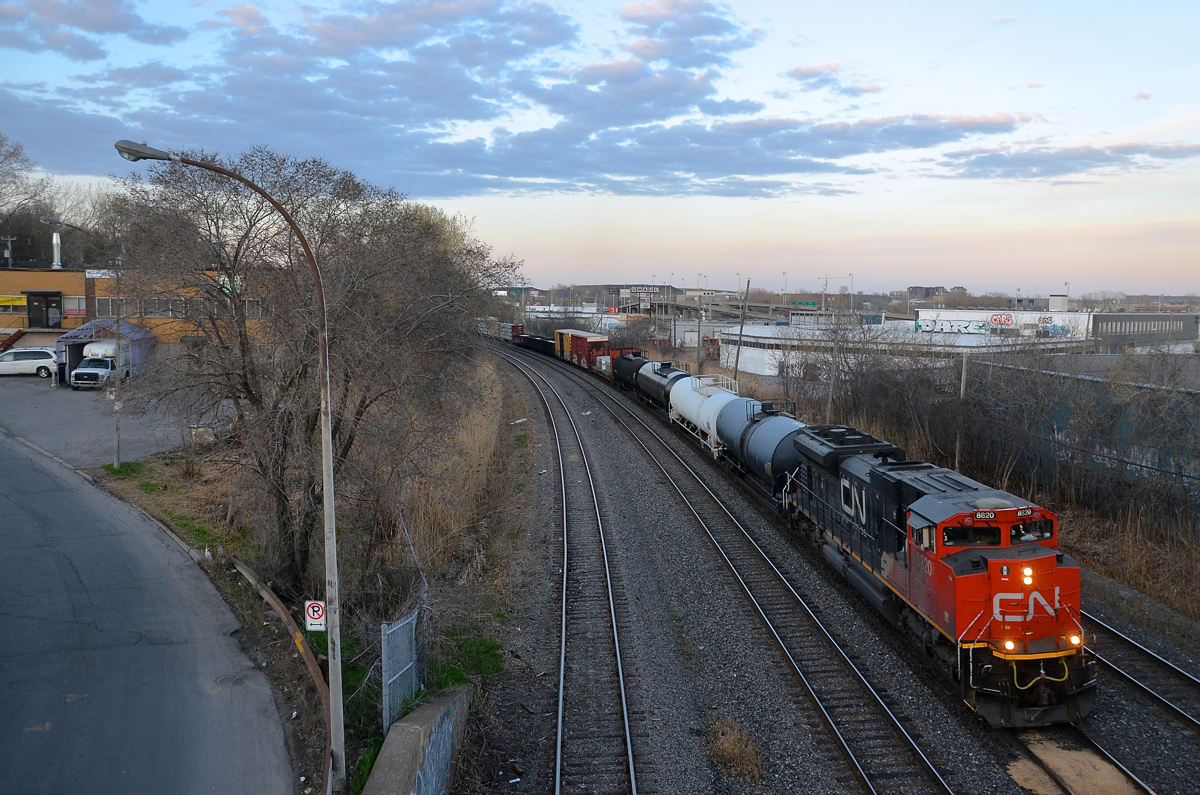 CN 309 is leaving Turcot West close to sunset with CN 8820 at the head end. Working as DPU is IC 1001.