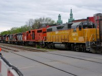 GMTX 2189 & LTEX 3812 are trailing on CN 527 which is eastbound through St-Henri. Presumably these will units will be dropped off at Pointe St-Charles yard for forwarding to Canadian Allied Diesel, the second time that LTEX 3812 makes the trip. Ahead are CN 8815, CN 4729 & CN 4140.