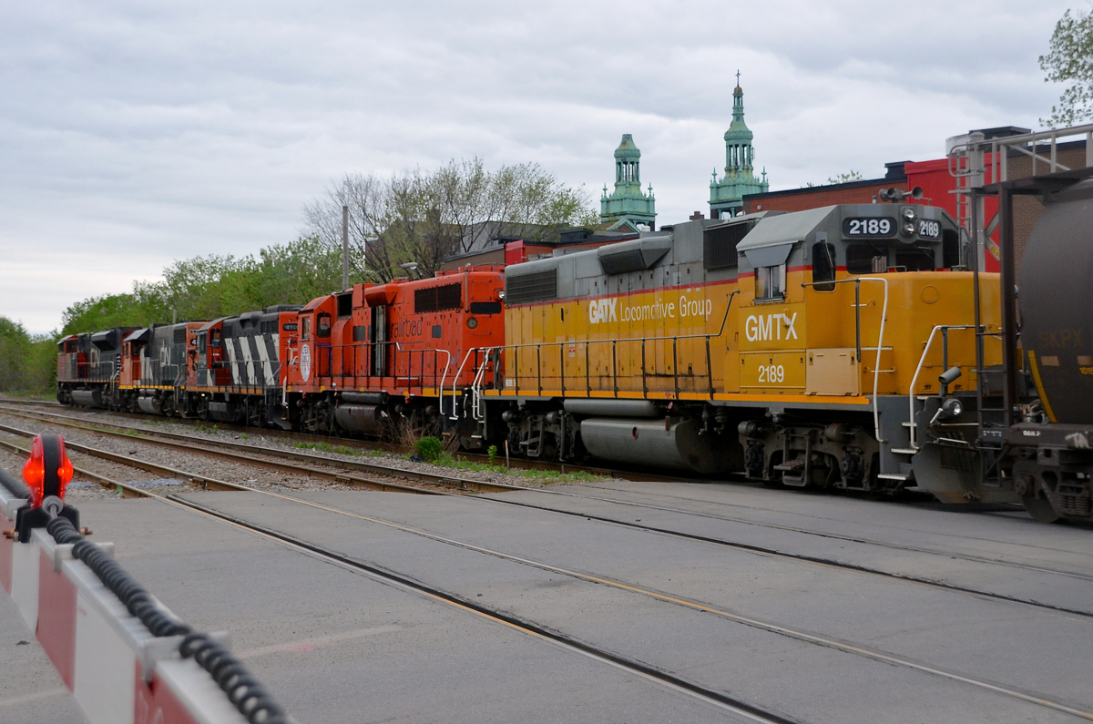 GMTX 2189 & LTEX 3812 are trailing on CN 527 which is eastbound through St-Henri. Presumably these will units will be dropped off at Pointe St-Charles yard for forwarding to Canadian Allied Diesel, the second time that LTEX 3812 makes the trip. Ahead are CN 8815, CN 4729 & CN 4140.