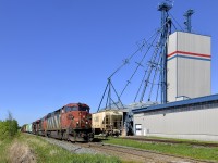 CN 327 is passing a feed mill in Huntingdon with CN 2428, CN 5643 & CN 2230 for power. In about half a mile the CN crew will swap trains with a CSXT crew and the CN crew will come back with CN 326.