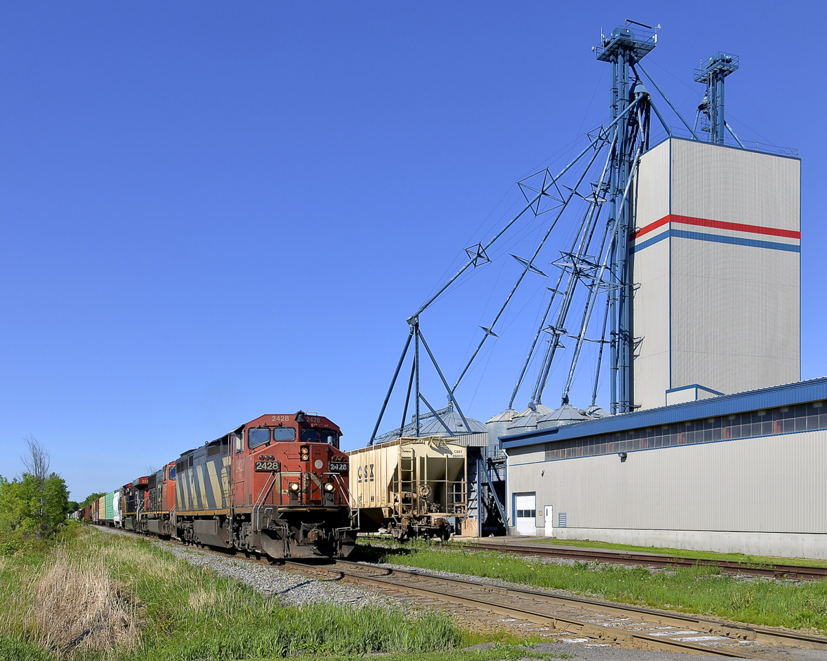 CN 327 is passing a feed mill in Huntingdon with CN 2428, CN 5643 & CN 2230 for power. In about half a mile the CN crew will swap trains with a CSXT crew and the CN crew will come back with CN 326.